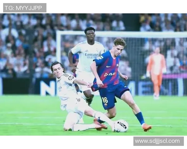 足球史上因恶意犯规和暴力行为而闻名的黑脚球星及其争议人生